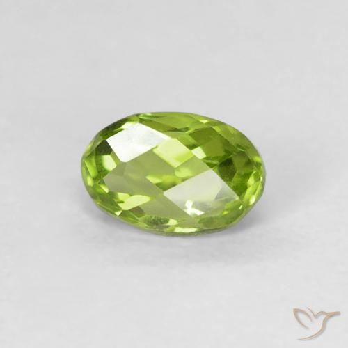 Peridoto Verde vivo natural de 0.70 ct, Ovalada, VVS-VS
