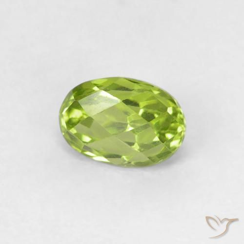 Peridoto Verde claro natural de 0.72 ct, Ovalada, VVS-VS