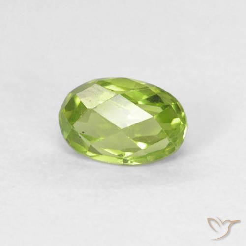 Peridoto Verde claro natural de 0.68 ct, Ovalada, VVS-VS