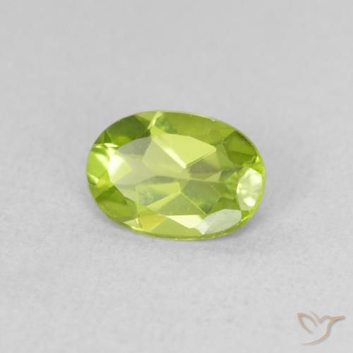 Peridoto Verde medio natural de 0.80 ct, Ovalada, VVS-VS