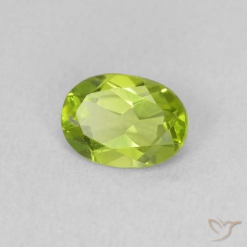 Peridoto Verde medio natural de 0.86 ct, Ovalada, VVS-VS