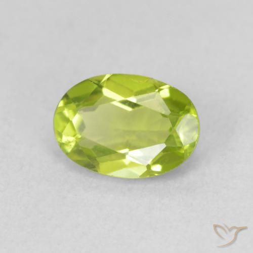 Peridoto Verde medio natural de 0.93 ct, Ovalada, VS