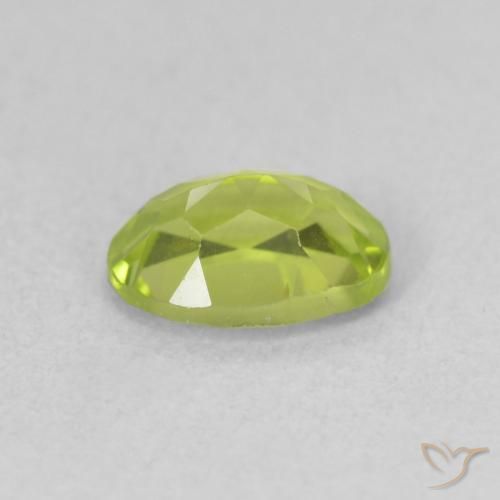 Peridoto Verde medio natural de 0.93 ct, Ovalada, VS