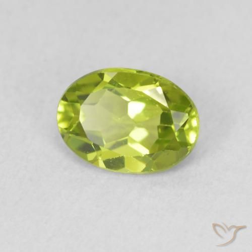 Peridoto Verde medio natural de 0.95 ct, Ovalada, VS