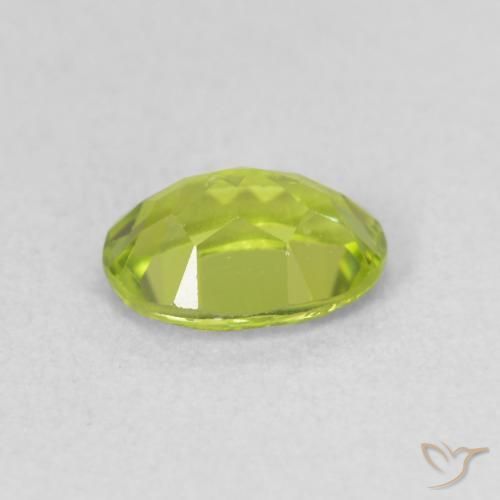 Peridoto Verde medio natural de 0.95 ct, Ovalada, VS