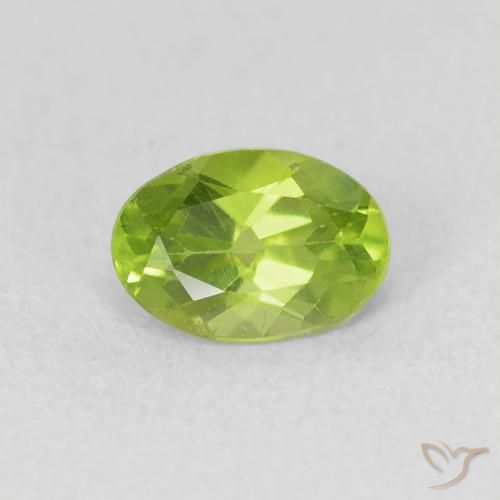 Peridoto Verde medio natural de 0.91 ct, Ovalada, VS