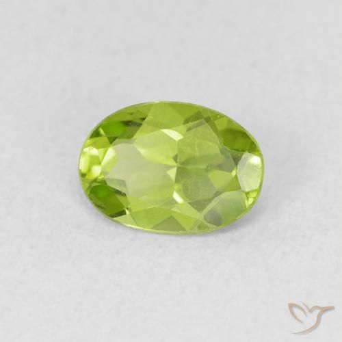 Peridoto Verde medio natural de 0.76 ct, Ovalada, VS