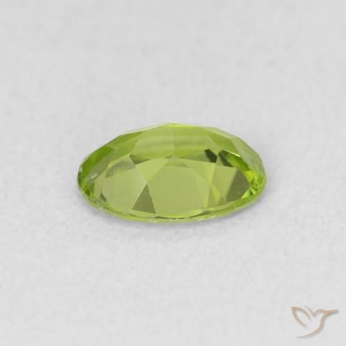 Peridoto Verde medio natural de 0.76 ct, Ovalada, VS