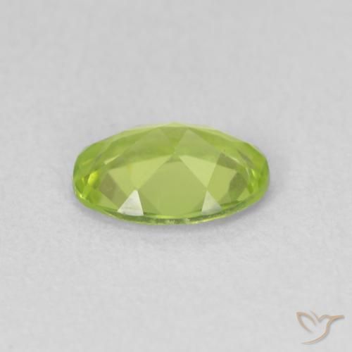 Peridoto Verde claro natural de 0.76 ct, Ovalada, VS