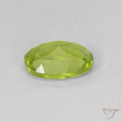 Peridoto Verde medio natural de 0.92 ct, Ovalada, VS