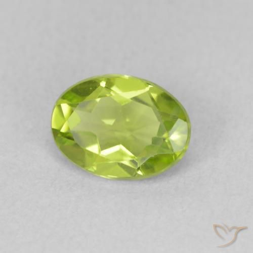 Peridoto Verde medio natural de 1.07 ct, Ovalada, VVS-VS