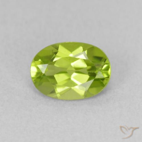 0.95ct Natural Verde medio Peridoto, Ovalada, VVS-VS