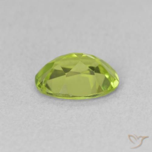 Peridoto Verde claro natural de 0.78 ct, Ovalada, VVS-VS