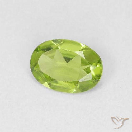 Peridoto Verde medio natural de 0.71 ct, Ovalada, VVS-VS