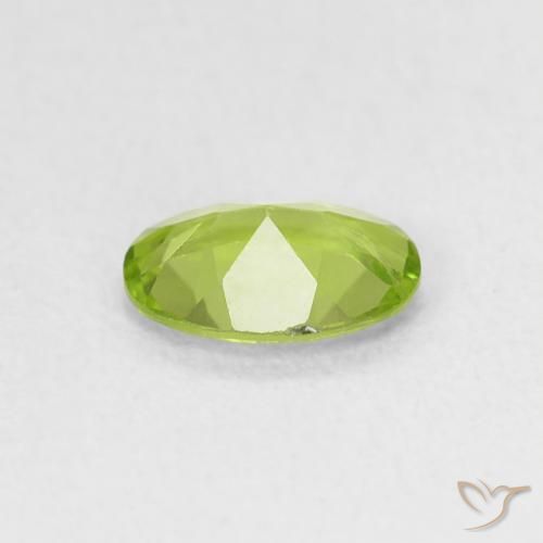 Peridoto Verde medio natural de 0.71 ct, Ovalada, VVS-VS