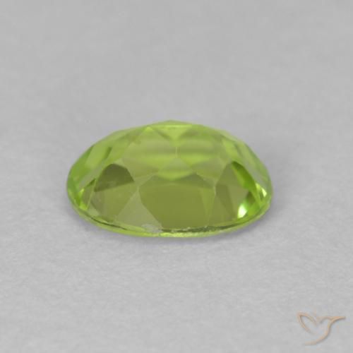 Peridoto Verde claro natural de 0.90 ct, Ovalada, VS
