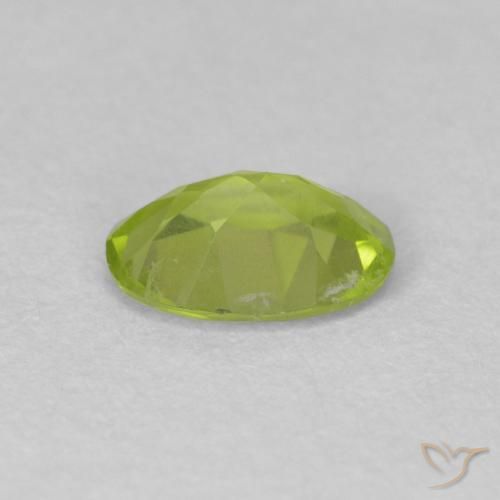 Peridoto Verde medio natural de 0.72 ct, Ovalada, VVS