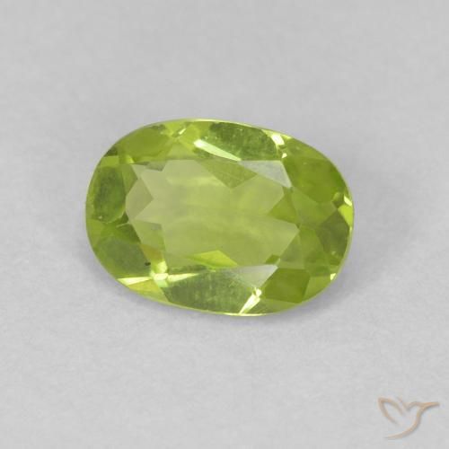 Peridoto Verde medio natural de 0.88 ct, Ovalada, VVS