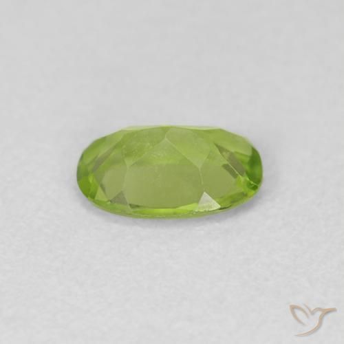 Peridoto Verde medio natural de 0.78 ct, Ovalada, VVS-VS