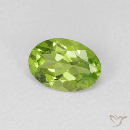 Peridoto Verde medio natural de 0.84 ct, Ovalada, VVS-VS