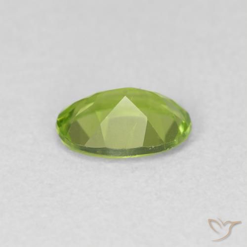 Peridoto Verde vivo natural de 0.77 ct, Ovalada, VVS-VS