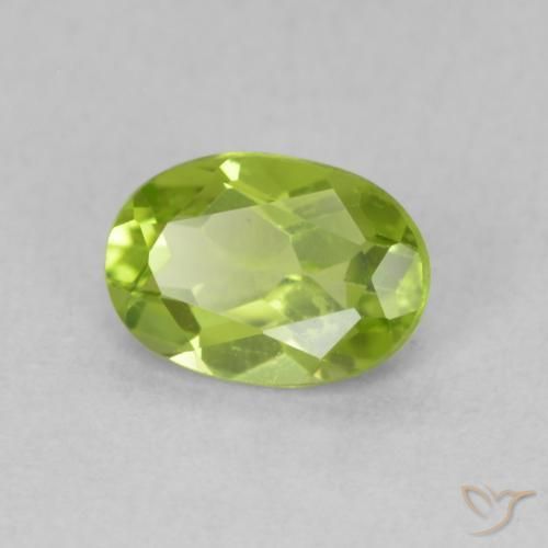 Peridoto Verde medio natural de 0.92 ct, Ovalada, VS
