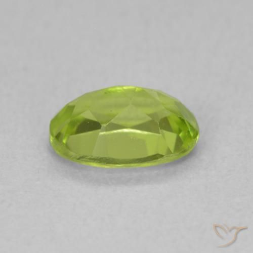 Peridoto Verde medio natural de 0.92 ct, Ovalada, VS