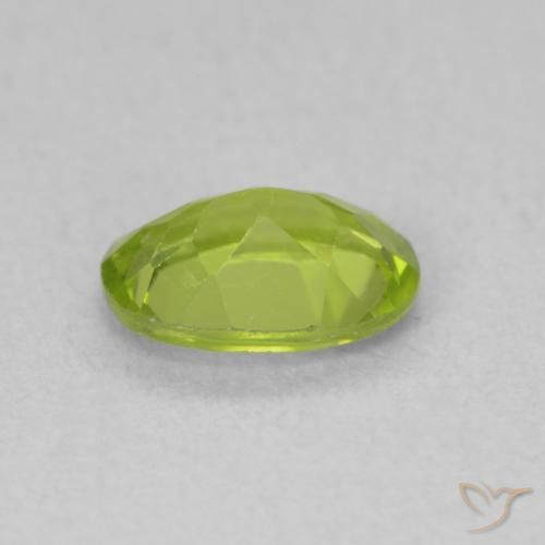 Peridoto Verde medio natural de 0.85 ct, Ovalada, VS