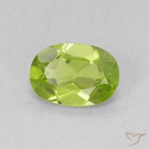 Peridoto Verde medio natural de 0.85 ct, Ovalada, VS