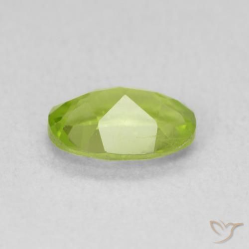 Peridoto Verde medio natural de 0.85 ct, Ovalada, VS