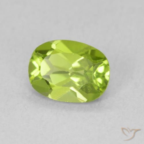 Peridoto Verde medio natural de 0.91 ct, Ovalada, VS
