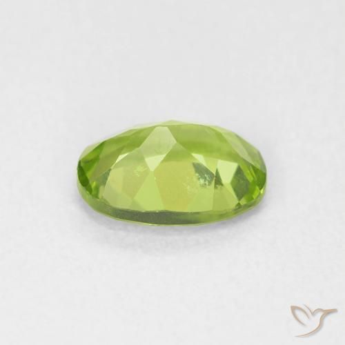 Peridoto Verde medio natural de 0.88 ct, Ovalada, VVS-VS