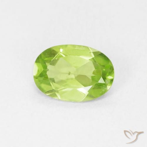 Peridoto Verde medio natural de 0.77 ct, Ovalada, VVS-VS