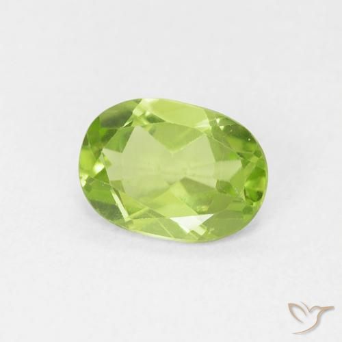 Peridoto Verde medio natural de 0.88 ct, Ovalada, VVS-VS