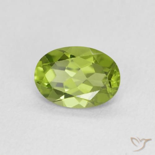 Peridoto Verde medio natural de 0.88 ct, Ovalada, VVS-VS