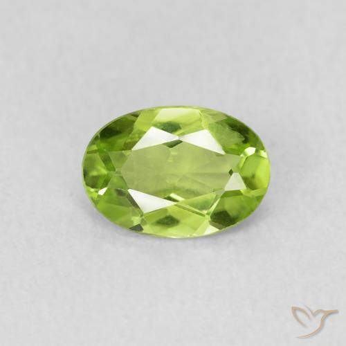 0.69ct Natural Verde medio Peridoto, Ovalada, VS