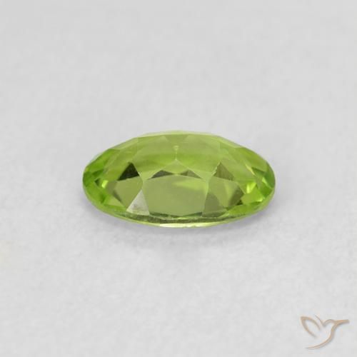 Peridoto Verde medio natural de 0.69 ct, Ovalada, VS