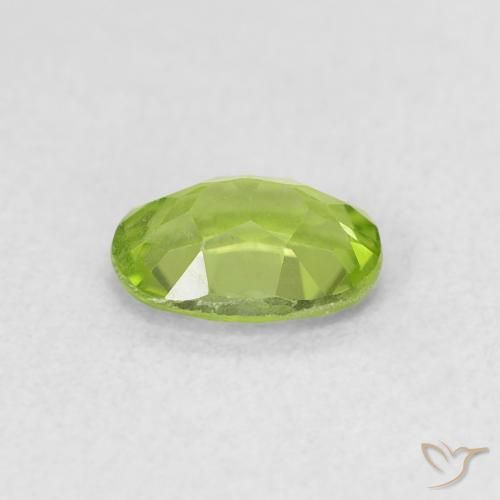 Peridoto Verde medio natural de 0.84 ct, Ovalada, VS