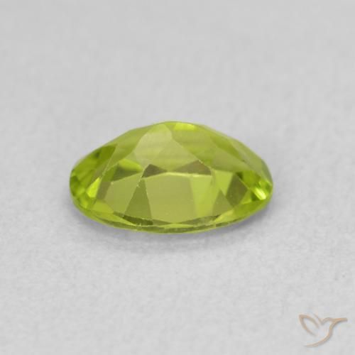 Peridoto Verde medio natural de 0.78 ct, Ovalada, VS