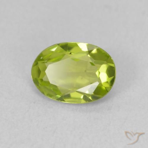 Peridoto Verde vivo natural de 0.68 ct, Ovalada, VVS-VS
