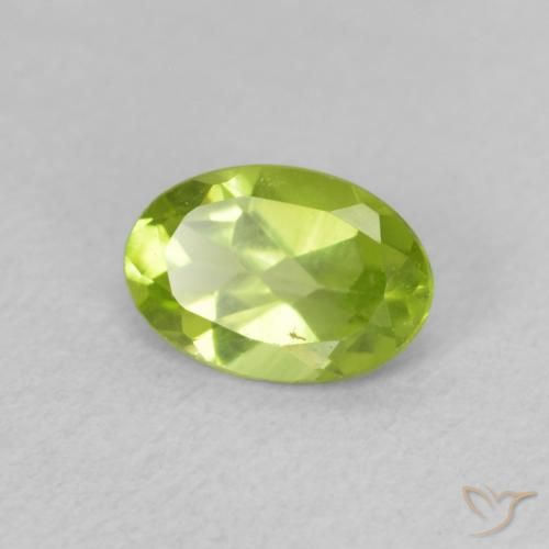 Peridoto Verde claro natural de 0.72 ct, Ovalada, VVS-VS