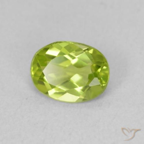 Peridoto Verde claro natural de 0.78 ct, Ovalada, VVS-VS