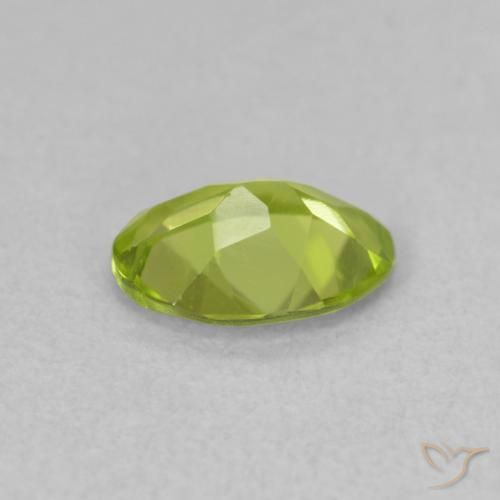 Peridoto Verde claro natural de 0.72 ct, Ovalada, VVS-VS