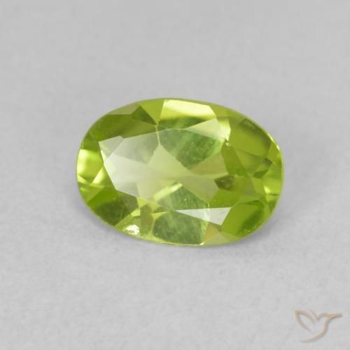 Peridoto Verde claro natural de 0.74 ct, Ovalada, VVS-VS