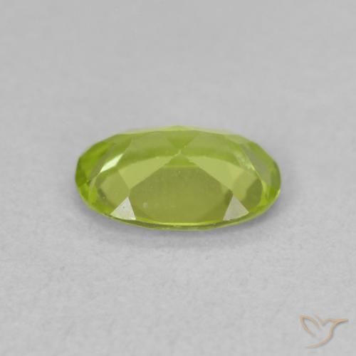 Peridoto Verde claro natural de 0.76 ct, Ovalada, VVS-VS