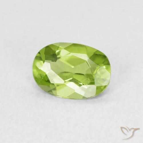 Peridoto Verde medio natural de 0.76 ct, Ovalada, VVS-VS