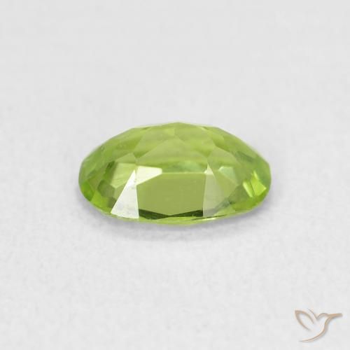 Peridoto Verde medio natural de 0.76 ct, Ovalada, VVS-VS