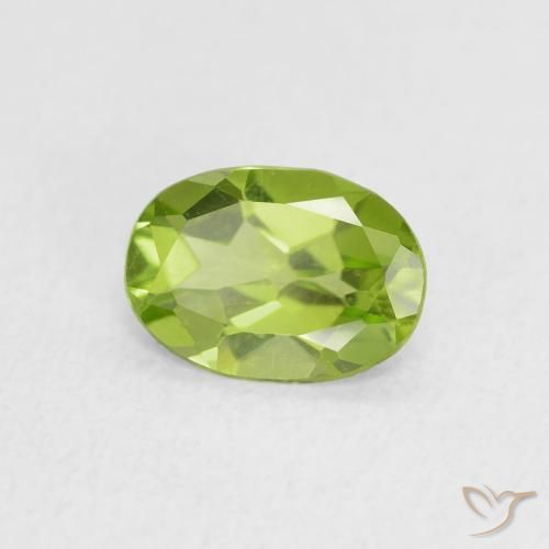 Peridoto Verde medio natural de 0.73 ct, Ovalada, VVS-VS