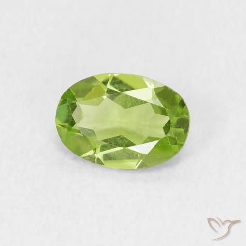 Peridoto Verde medio natural de 0.76 ct, Ovalada, VVS-VS