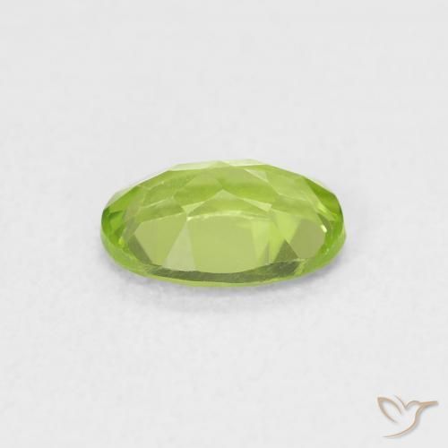 Peridoto Verde medio natural de 0.76 ct, Ovalada, VVS-VS
